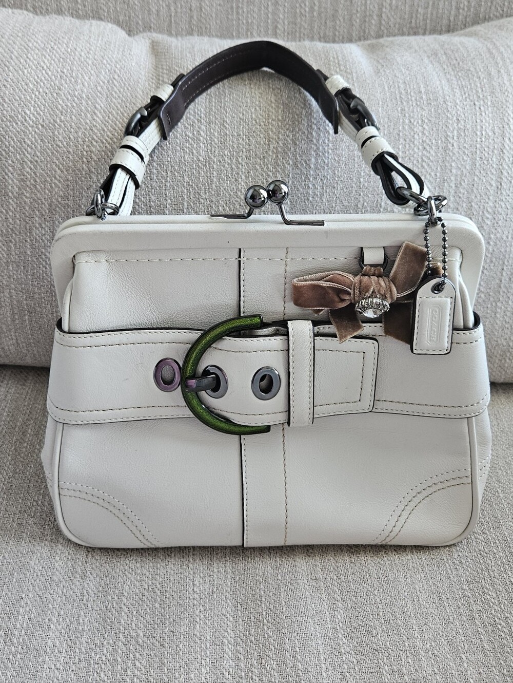 COACH Vintage Soho 8A12 Kisslock Frame Satchel Chalk Leather Velvet Bow Y2K